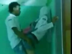 یک کس و بور بلوند جوان ، یک کلیپ سکسس دیلدو نفوذ کرده مضاعف به رختخواب می کند