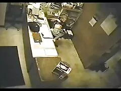 خاله پیر در دفتر کار سختی را با همکار جوانش انجام دانلود عکس فیلم سکسی داد