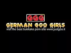 شوهر همسر بالغ خود را ترغیب كرد كه با مرد سیاه پوست قبل از چشمانش فیلم سکس شکنجه لعنتی كند