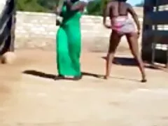 یک دختر جوان در حال رابطه جنسی با یک مرد عکسهای فول اچ دی سکسی است