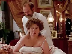 ستاره پورنو سیاه بالقوه کلیپ سکس زن مشتاقانه دو مرد سفید پوست را لخت می کند