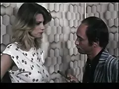 بیدمشک بالغ بالغ آب عکس کیربزرگ سکسی زیادی را از لعنتی شیء غیرمعمول خود بیرون می آورد