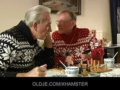 مردی با بازشدن فیلم سکس دوست دختر خود به یک همسایه پیوست