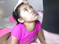 کوکت تقریباً عكس سكس از كون آلت تناسلی خود را در دهان نگه داشت