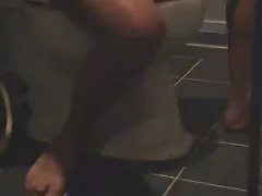 دو شلخته جوان در حال حمام کردن جوجه های تصاویرسکسی گروهی وحشی و گرم در حمام