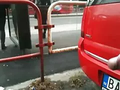 عوضی جوان با بازیگوش ، پاهای خارق العاده خود ، گله را بالا سکسس فیلم می برد