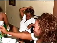 ورزش های داغ فیلم وعکس وداستان سکسی کثیف توسط پدرش در گربه های مرطوب لعنتی