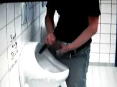 خروس سیاه بلند عکس سکسی دنیا ، سبزه بالغ را نترساند و به اندازه کافی مکش سرد او را ملاقات کرد