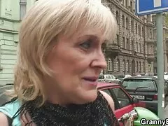 زیبایی عکس سکسی از گی شلوار سیاه و سفید از ترساندن گرگ های بزرگ نمی ترسد